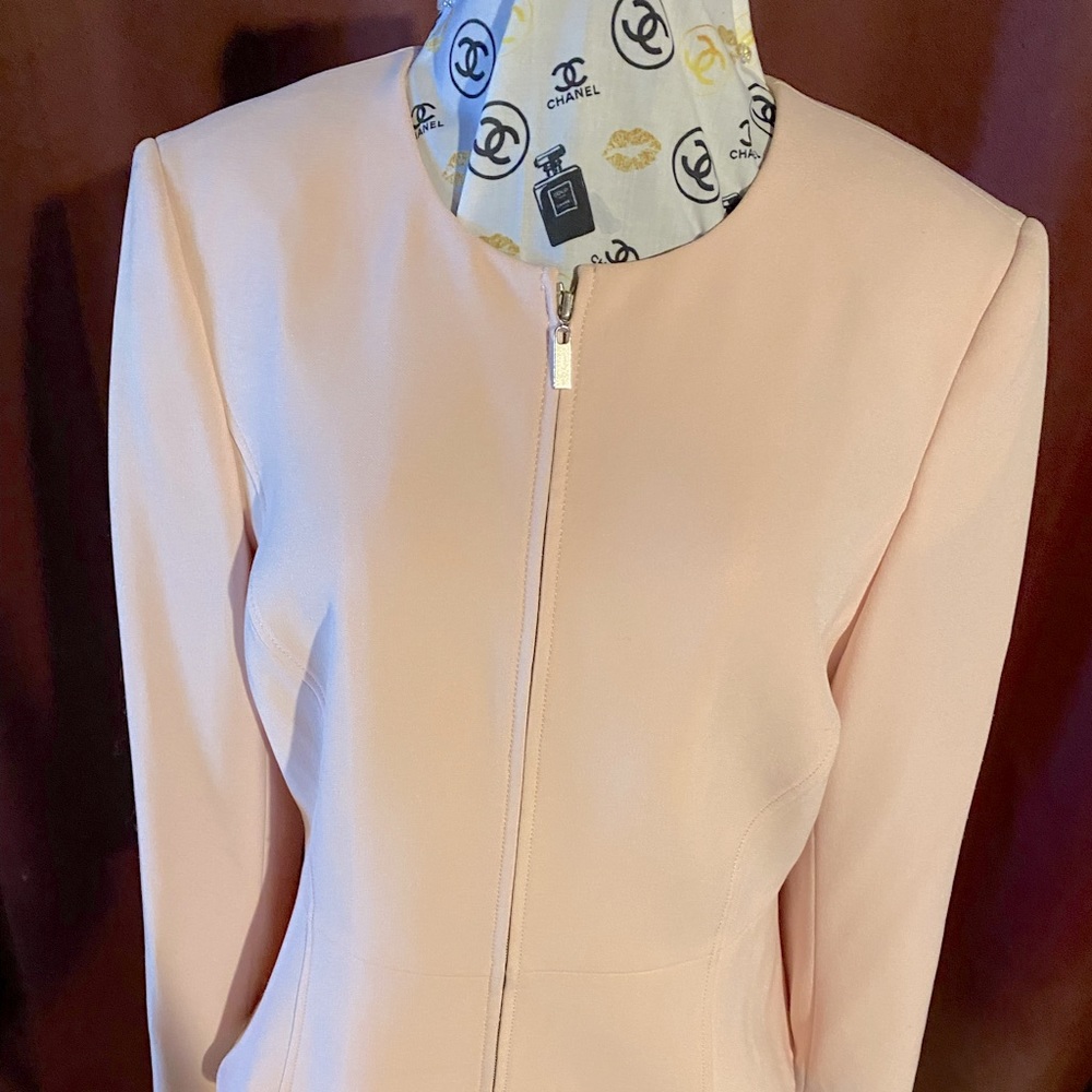 Pink Tahari skirt suit 12p